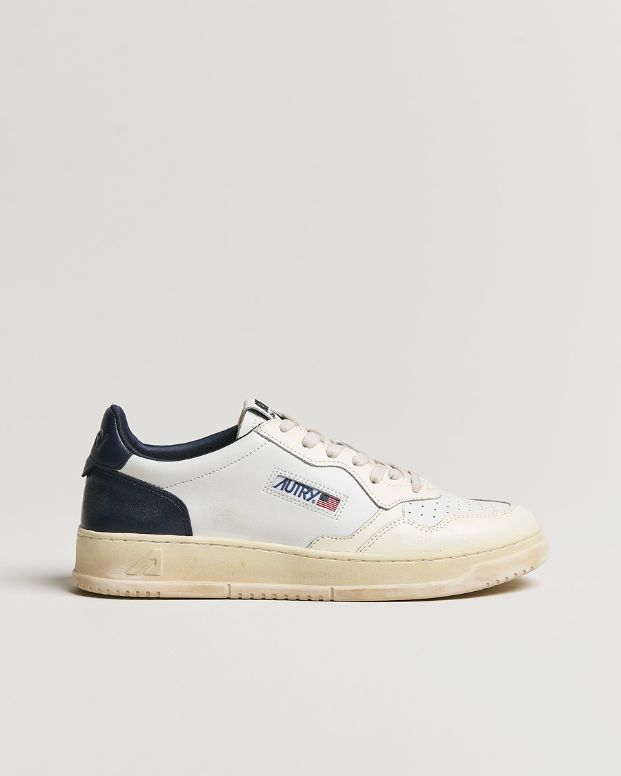 Herre | Autry Super Vintage Low Leather Sneaker White/Navy | Autry | Super Vintage Low Leather Sneaker White/Navy