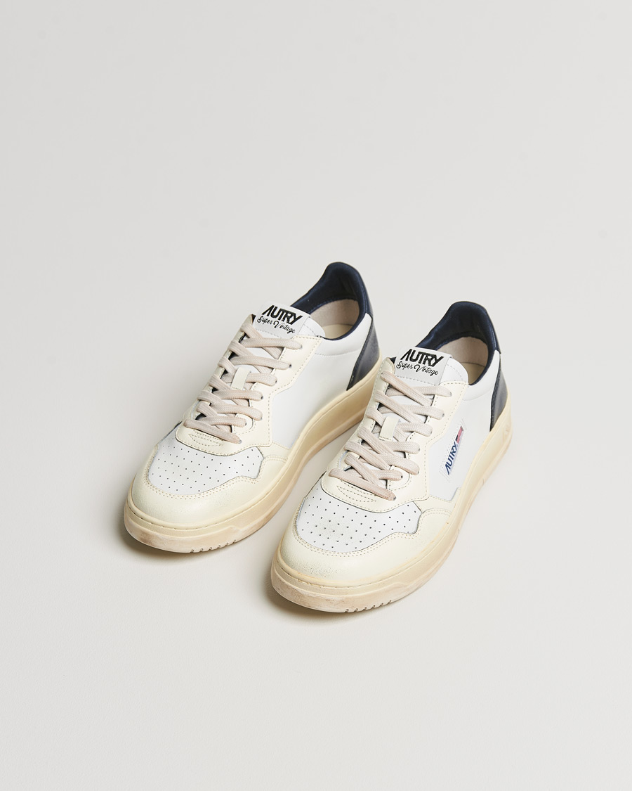 Herre | Autry Super Vintage Low Leather Sneaker White/Navy | Autry | Super Vintage Low Leather Sneaker White/Navy