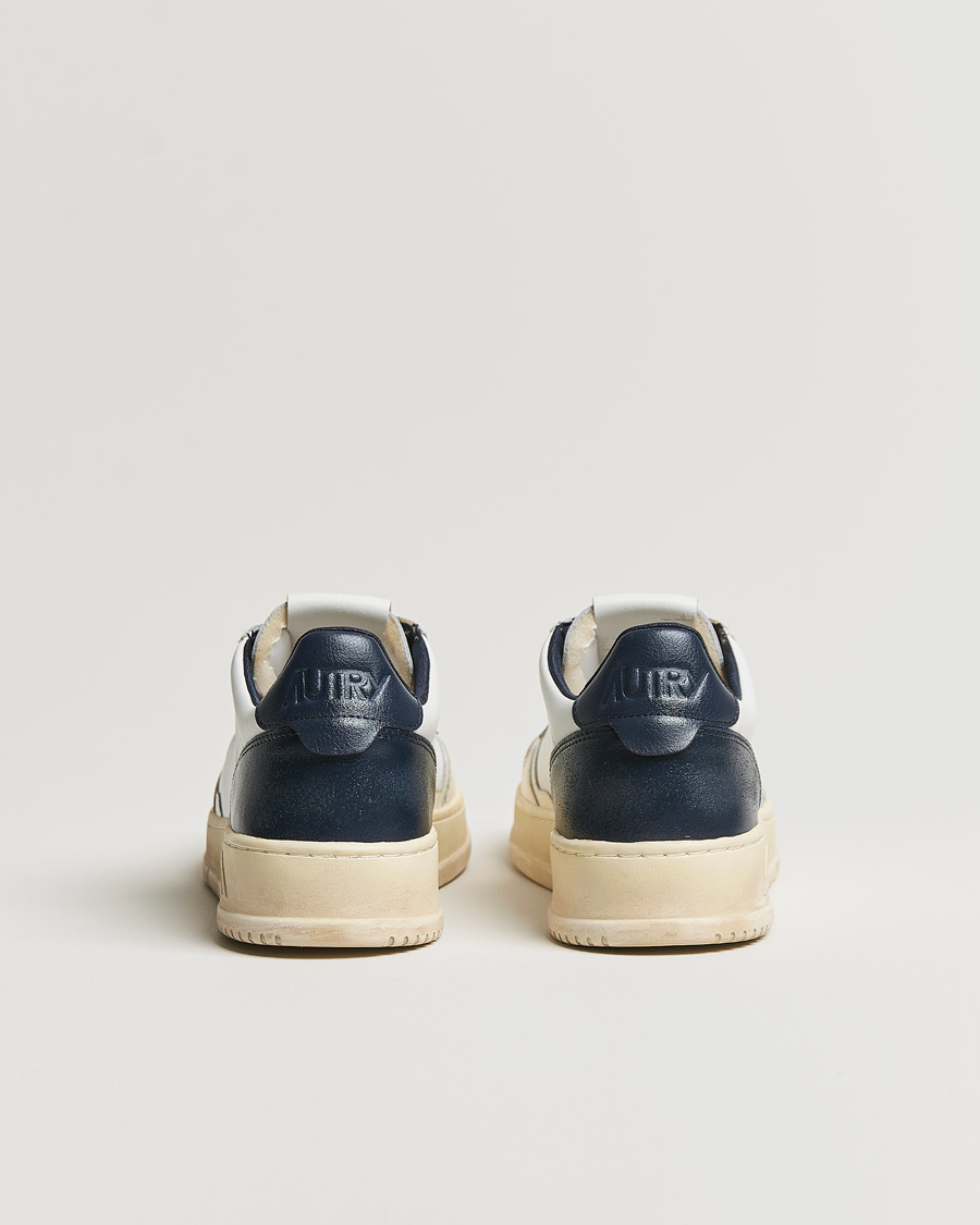 Herre | Autry Super Vintage Low Leather Sneaker White/Navy | Autry | Super Vintage Low Leather Sneaker White/Navy