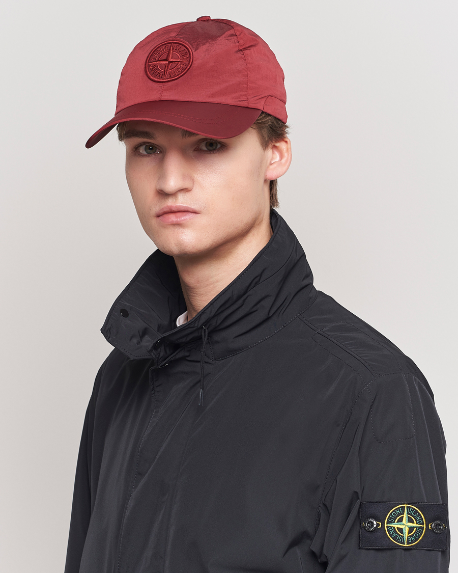 Herre | Stone Island Nylon Metal Cap Red | Stone Island | Nylon Metal Cap Red