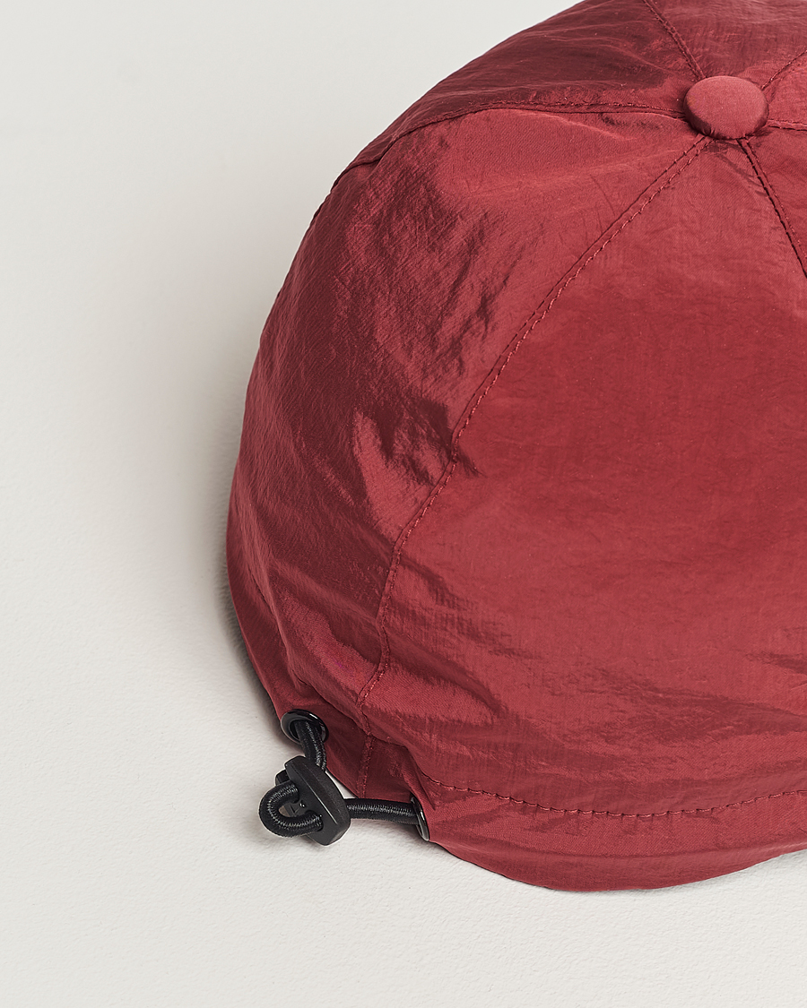 Herre | Stone Island Nylon Metal Cap Red | Stone Island | Nylon Metal Cap Red