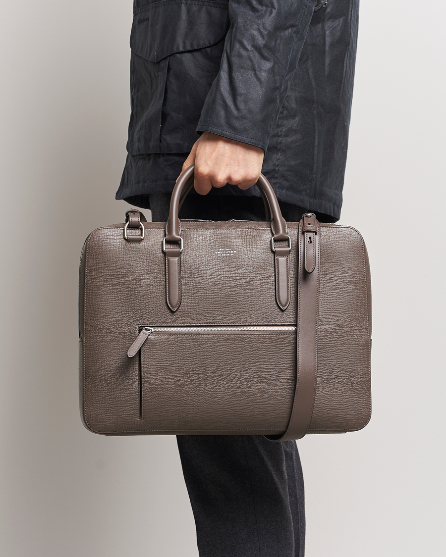 Herre | Vesker | Smythson | Ludlow Large Briefcase with Zip Front Dark Taupe