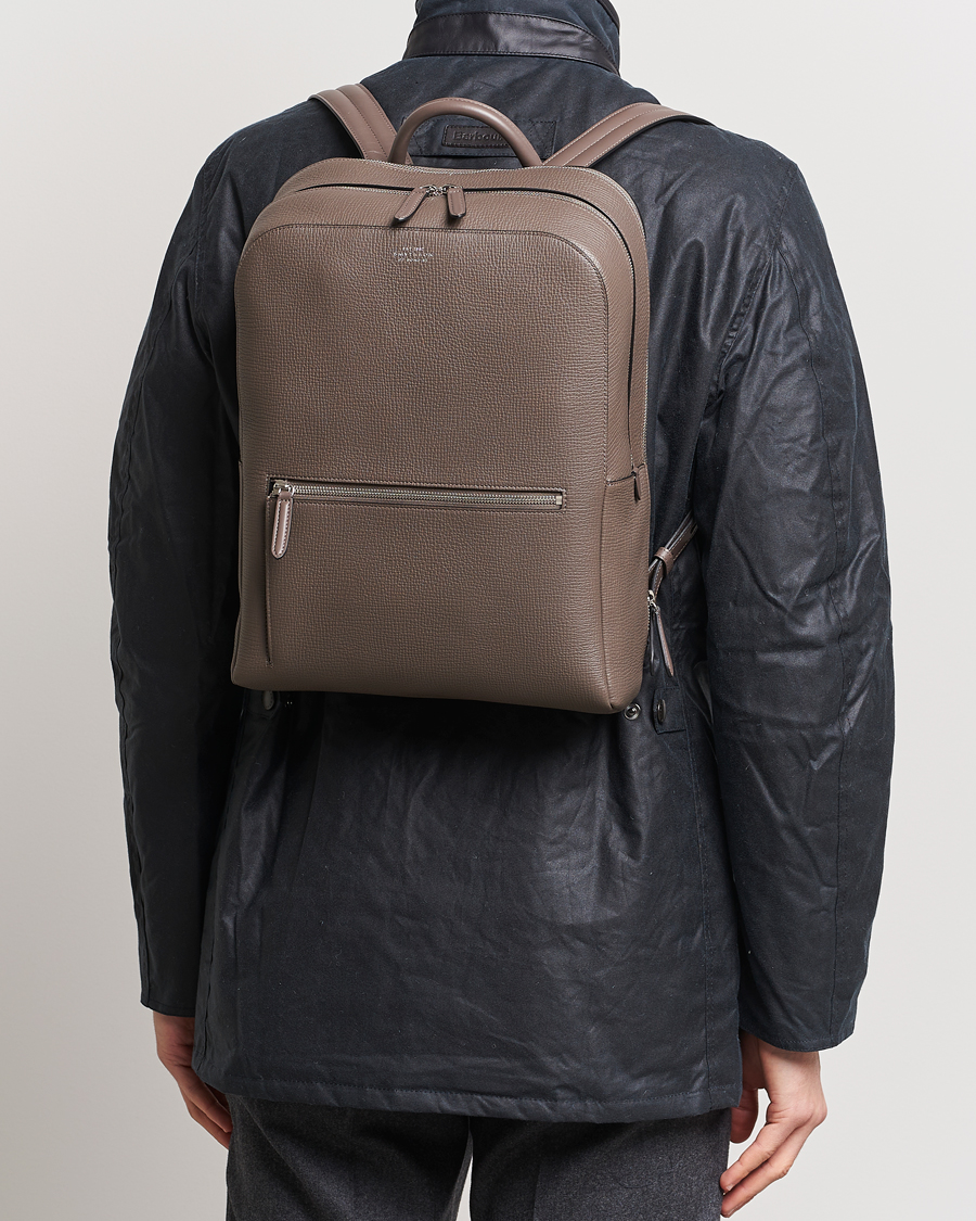 Herre |  | Smythson | Ludlow Zip Around Backpack Dark Taupe