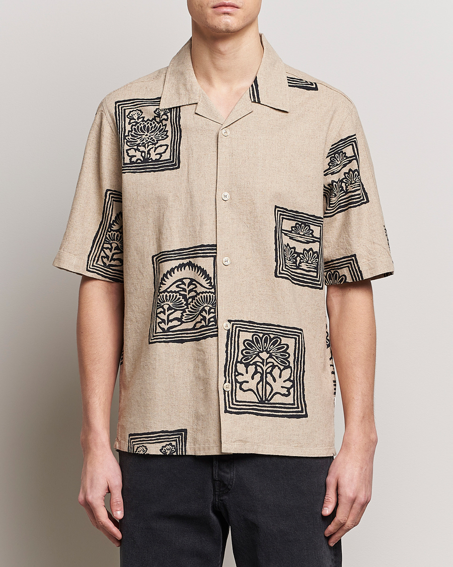 Herre | Skjorter | NN07 | Ole Printed Short Sleeve Shirt Oatmeal