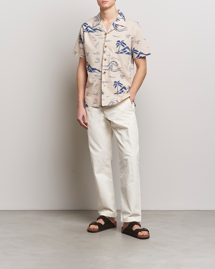Herre | Skjorter | Nudie Jeans | Arvid Printed Waves Hawaii Short Sleeve Shirt Ecru