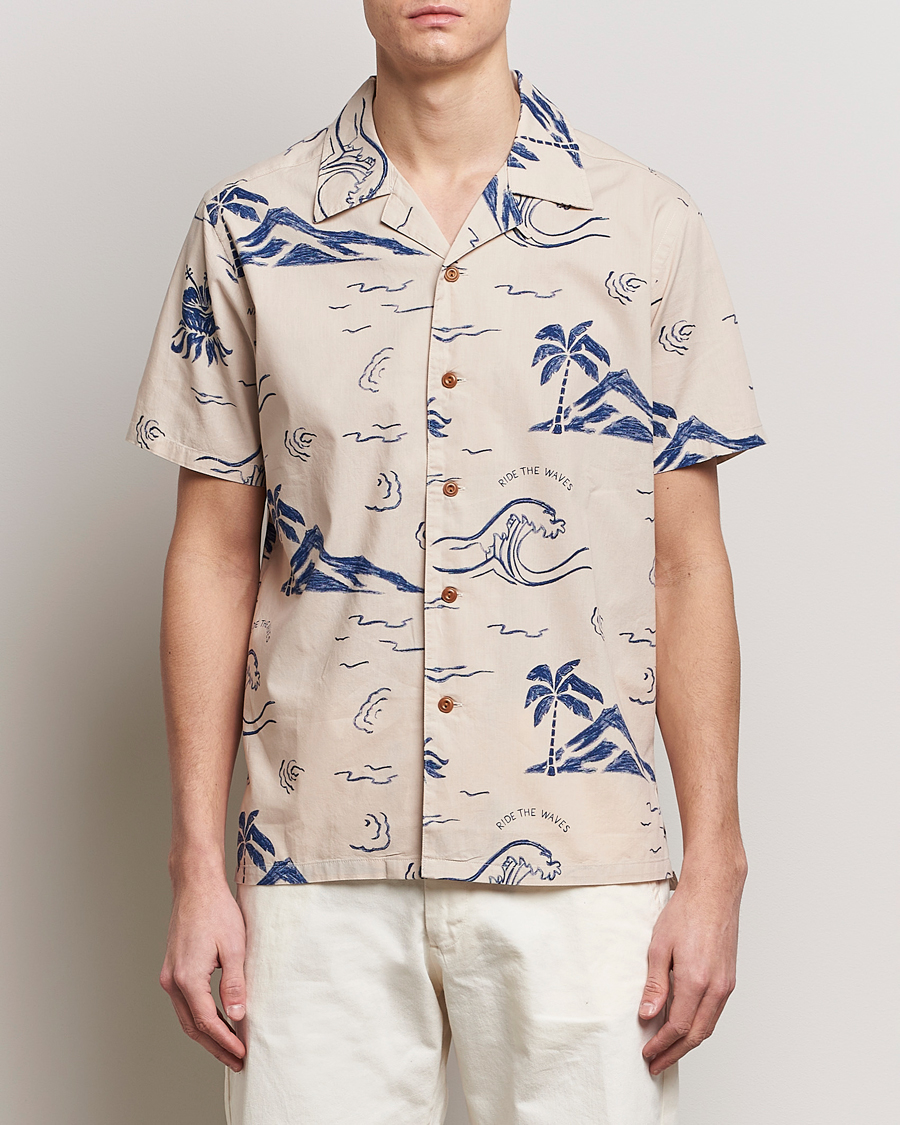 Herre |  | Nudie Jeans | Arvid Printed Waves Hawaii Short Sleeve Shirt Ecru