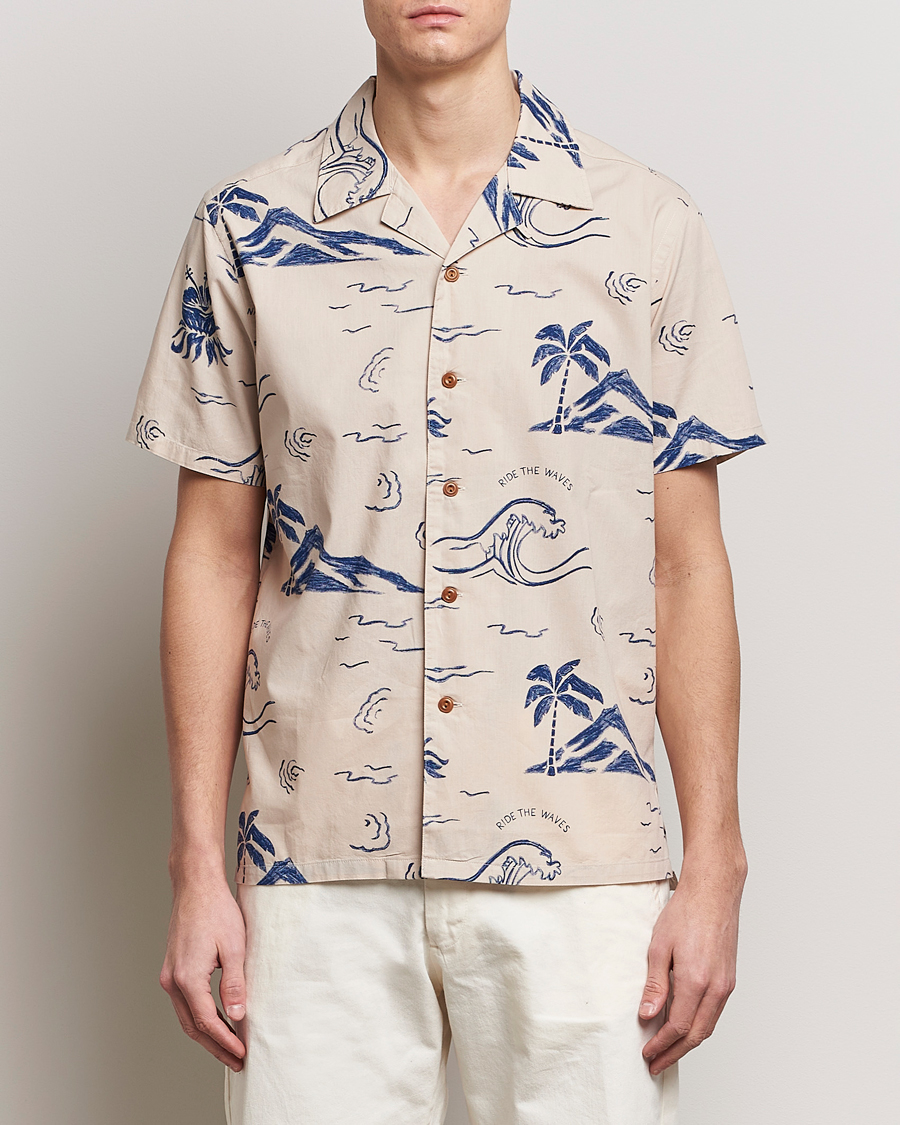 Herre | Avdelinger | Nudie Jeans | Arvid Printed Waves Hawaii Short Sleeve Shirt Ecru