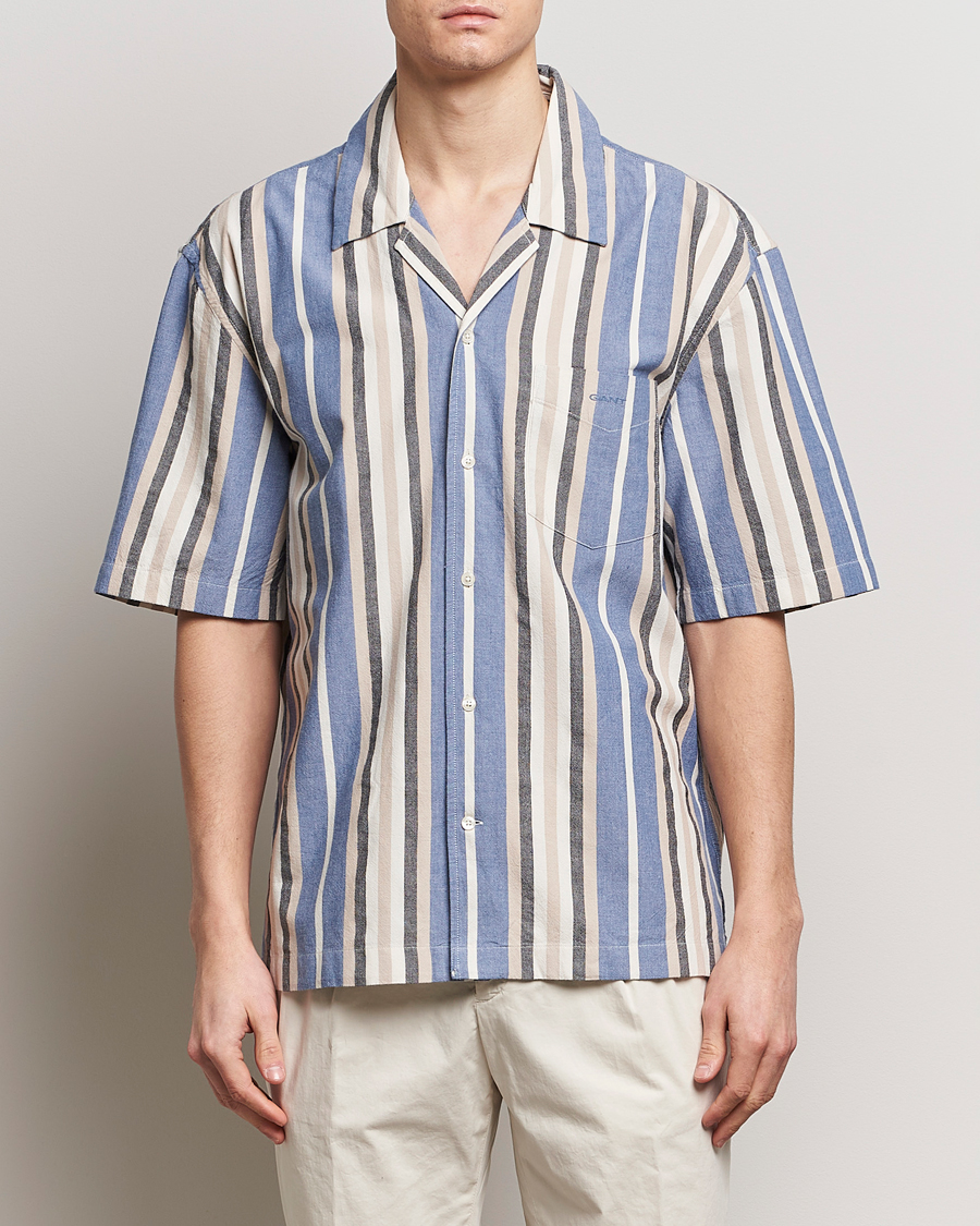 Herr | Kläder | GANT | Relaxed Fit Wide Stripe Short Sleeve Shirt Rich Blue