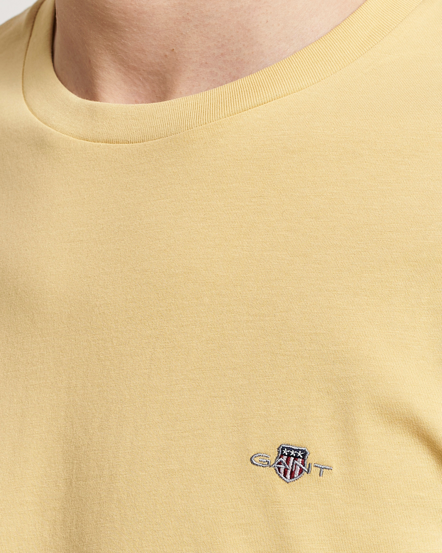 Herre | T-Shirts | GANT | The Original T-Shirt Dusty Yellow