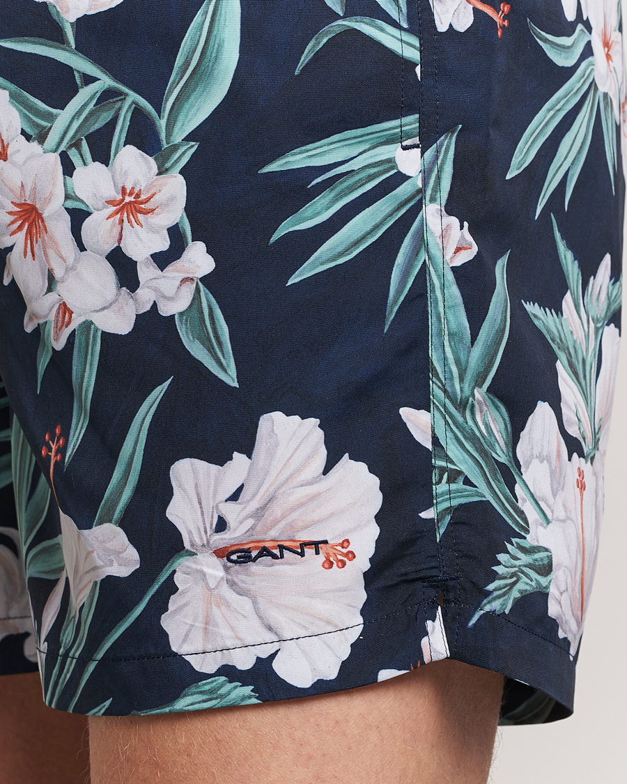 Herre | Badeshorts | GANT | Printed Flower Swimshorts Evening Blue