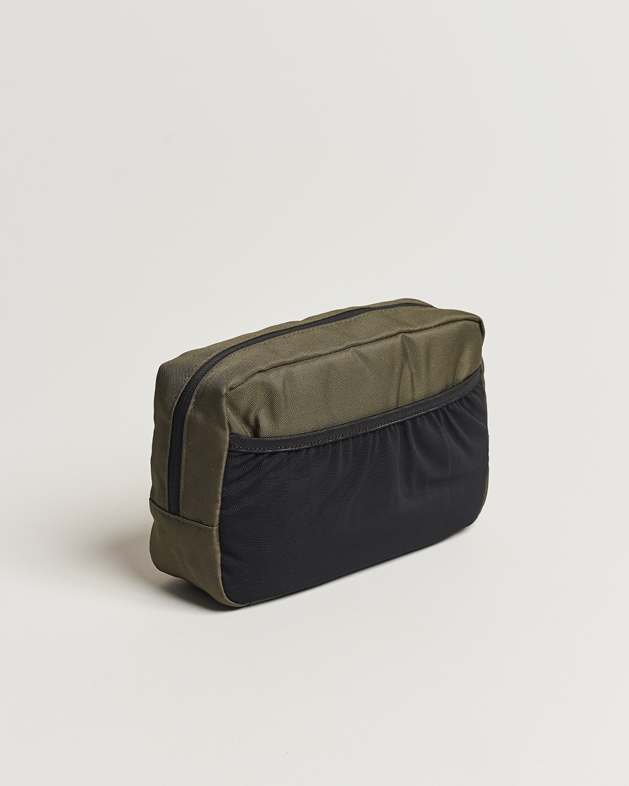 Herre | Best of British | Barbour Lifestyle | Arwin Washbag Olive