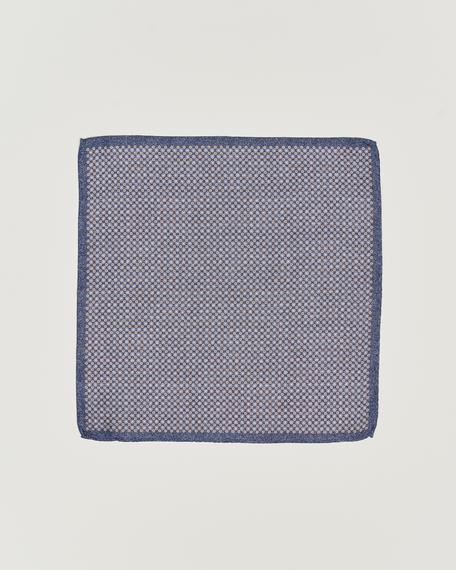 Herre | Amanda Christensen Silk Oxford Printed Flower Pocket Square Navy | Amanda Christensen | Silk Oxford Printed Flower Pocket Square Navy