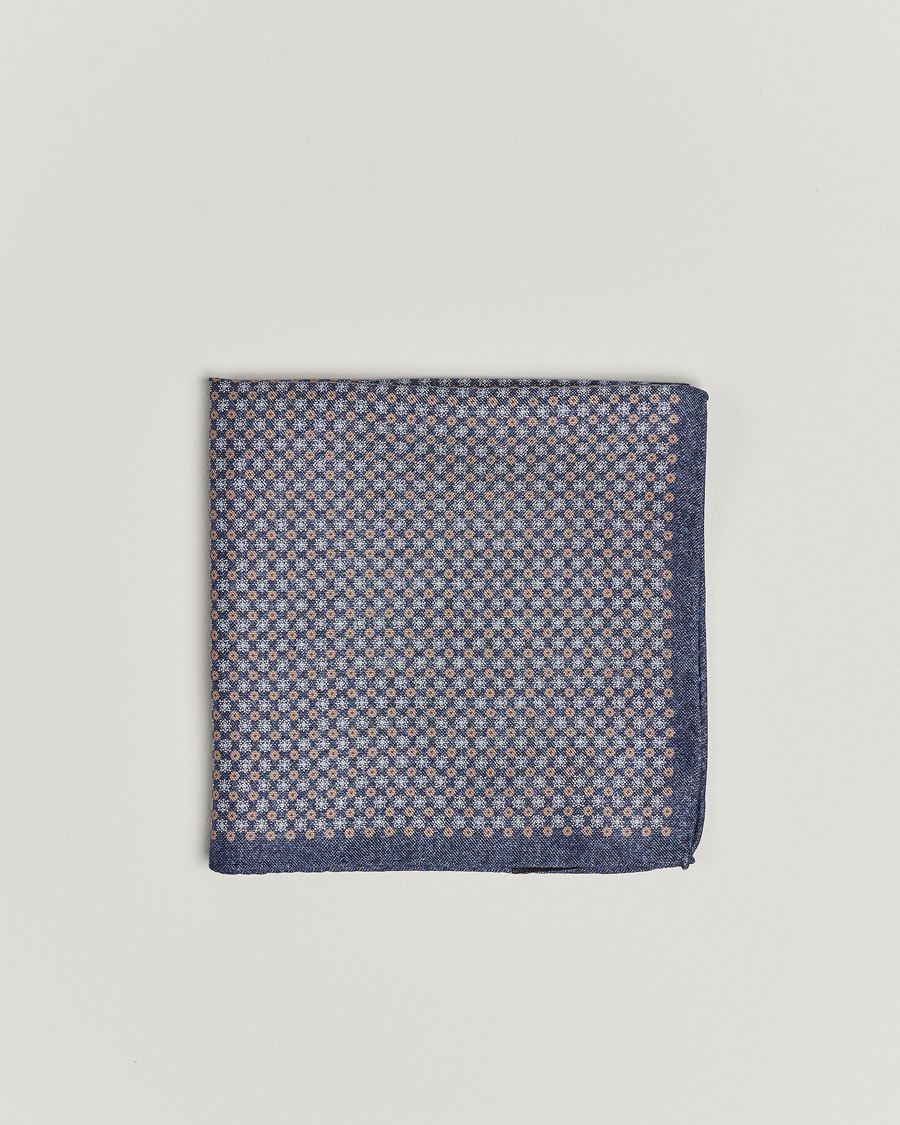 Herre | Amanda Christensen Silk Oxford Printed Flower Pocket Square Navy | Amanda Christensen | Silk Oxford Printed Flower Pocket Square Navy