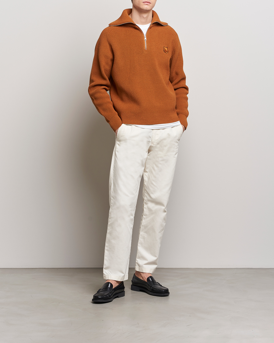 Herre | Gensere | Maison Kitsuné | Tonal Fox Head Ribbed Half Zip Tobacco