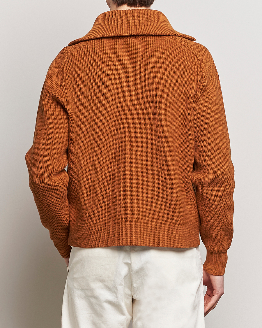Herre | Gensere | Maison Kitsuné | Tonal Fox Head Ribbed Half Zip Tobacco