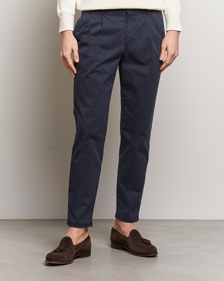 Herre | Italian Department | Incotex | Tapered Fit Pleated Slacks Navy