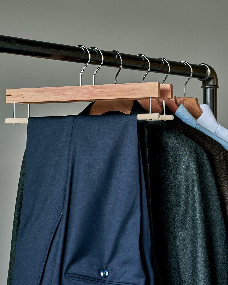 Herr |  | Care with Carl | 2-Pack Cedar Wood Trouser Hangers 