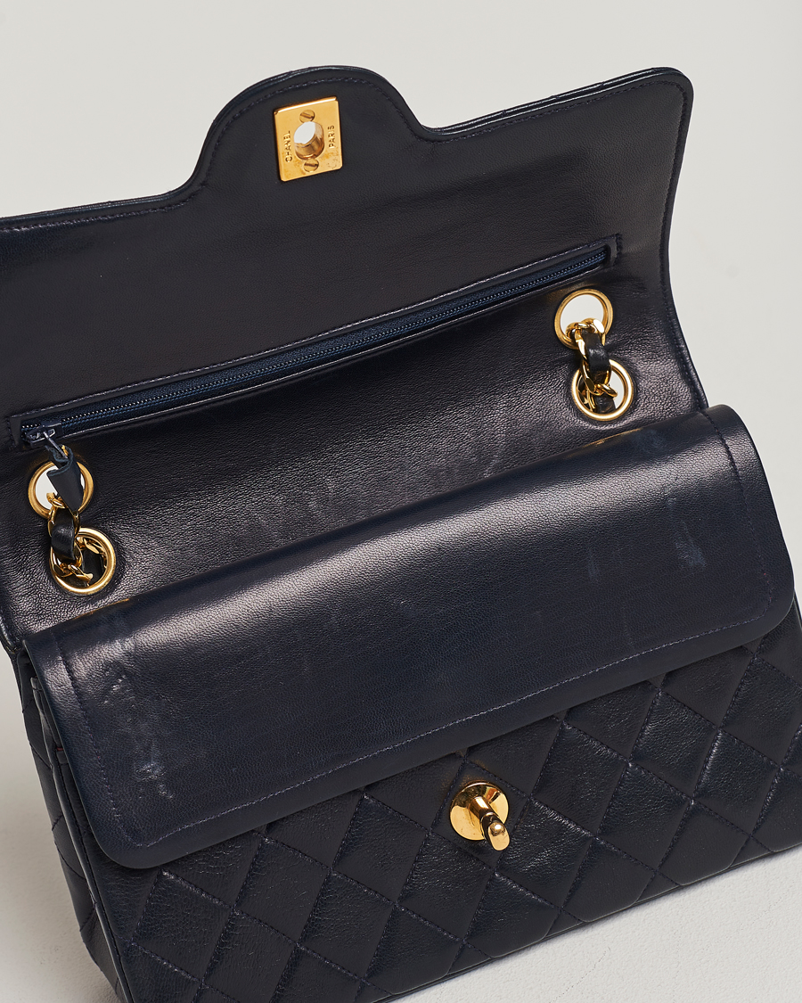 Herre | Chanel Pre-Owned Small Classic Flap Bag Navy | Chanel Pre-Owned | Small Classic Flap Bag Navy