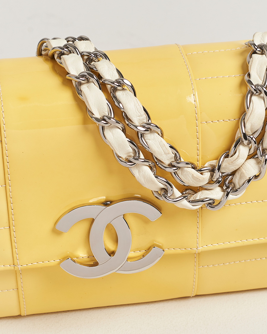 Herre | Chanel Pre-Owned Patent Flap Bag Yellow | Chanel Pre-Owned | Patent Flap Bag Yellow