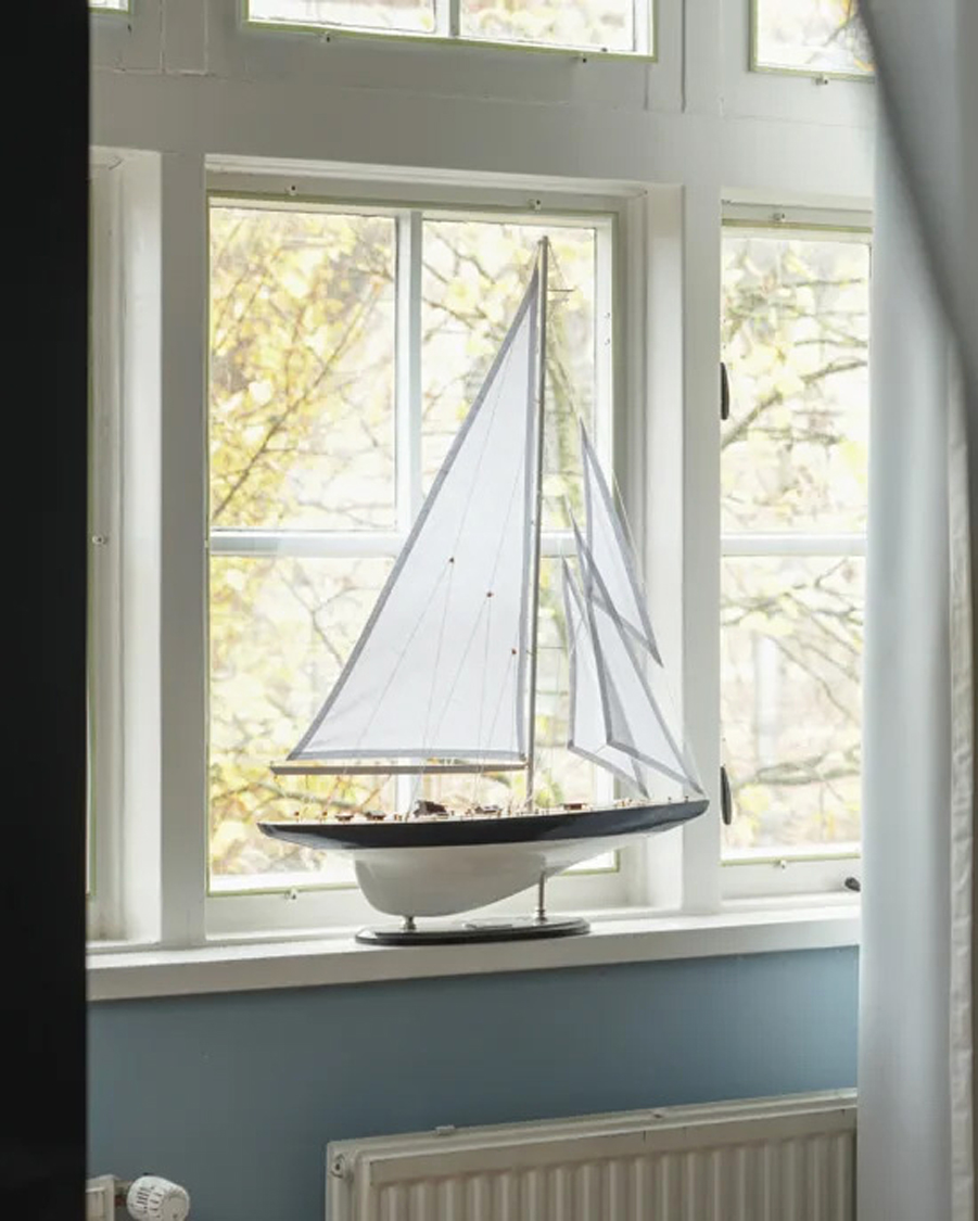 Herre | Pyntegjenstander | Authentic Models | J-Yacht Rainbow 1934 Black/White