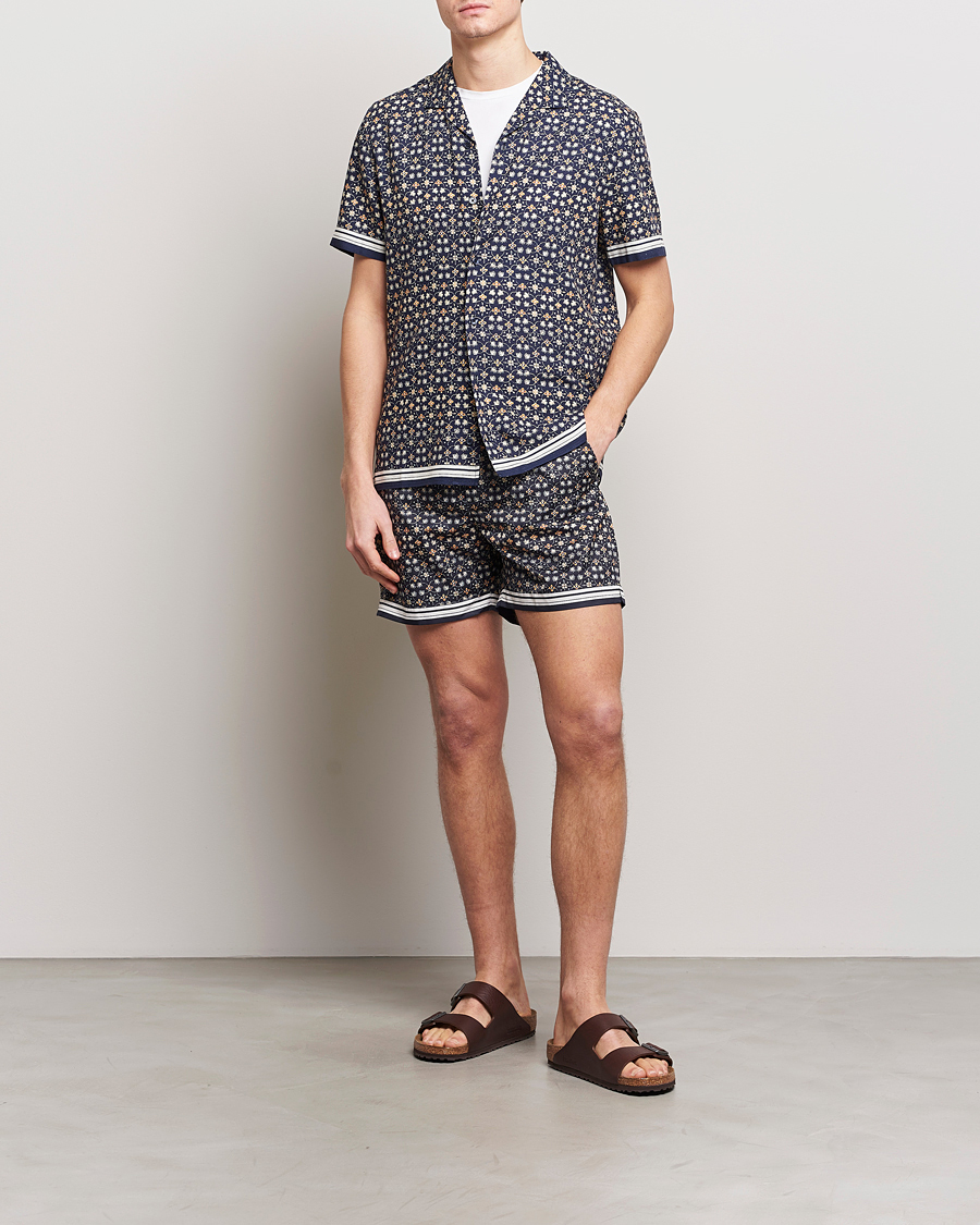 Herre | Badeshorts | Orlebar Brown | Bulldog Fiore Printed Swim Shorts Night Iris