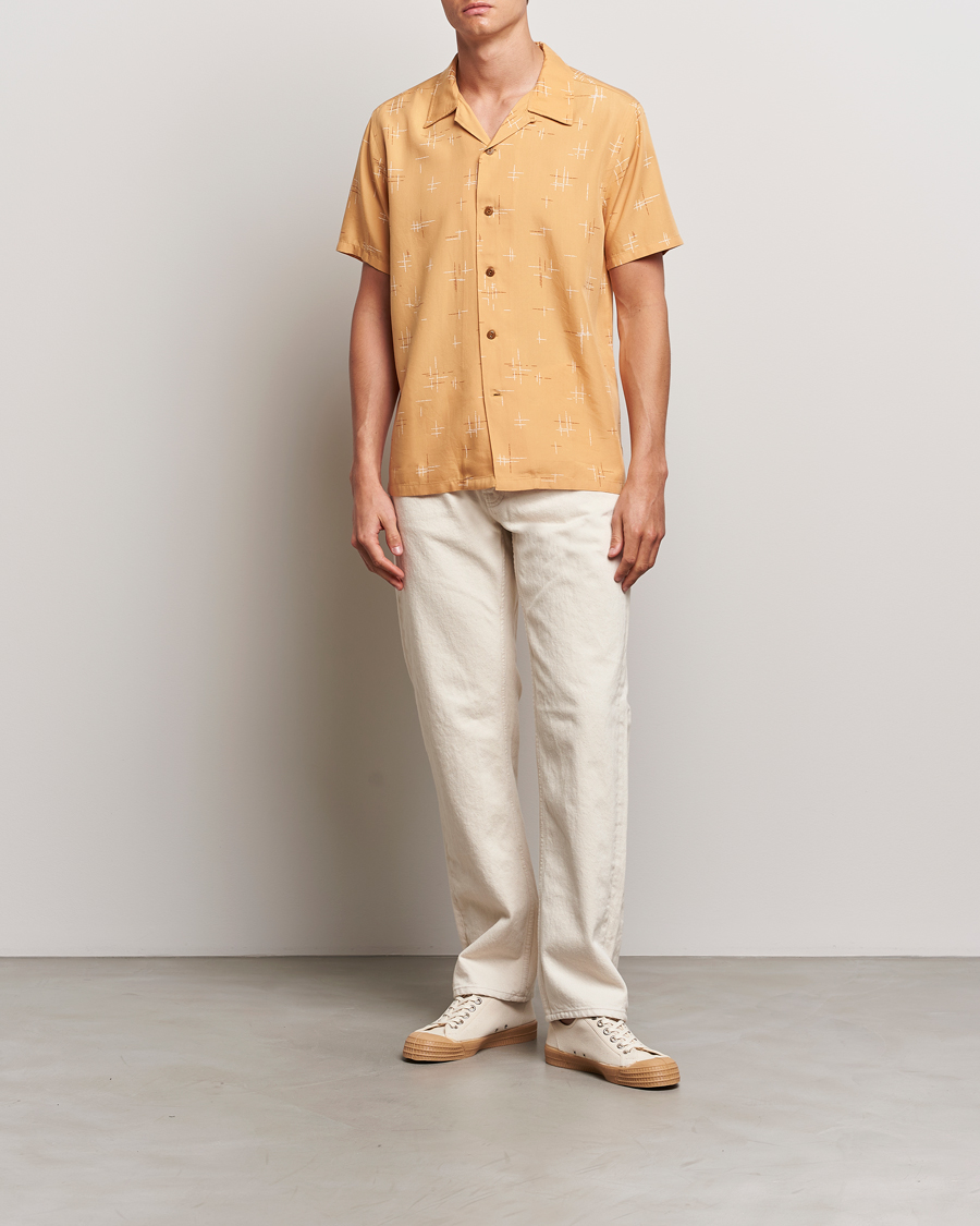 Herre | Skjorter | Nudie Jeans | Arvid 50s Hawaii Shirt Ochre