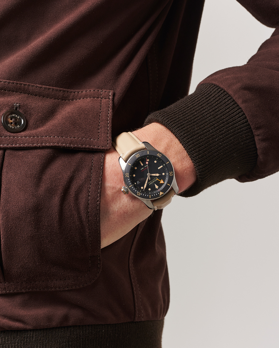 Herre | Bremont S302 GMT Diver 40mm Sahara | Bremont | S302 GMT Diver 40mm Sahara