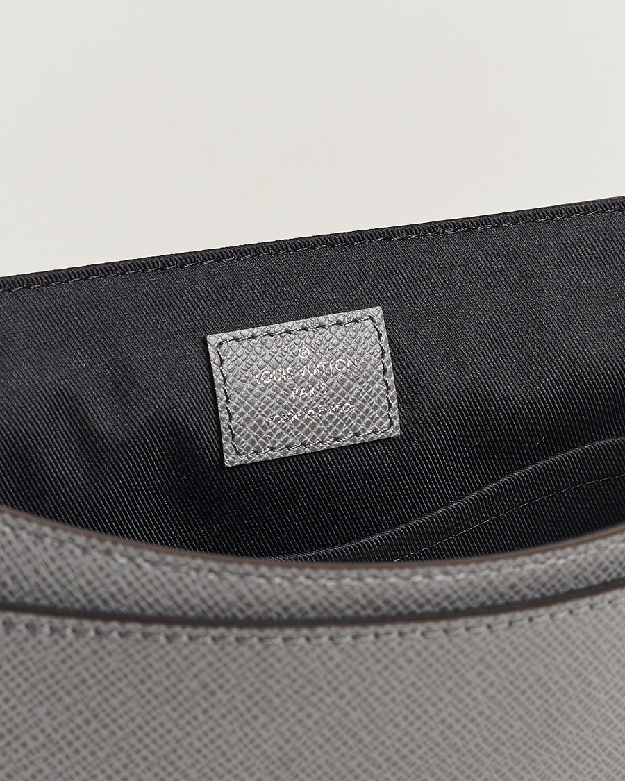 Herre | Pre-Owned & Vintage Bags | Louis Vuitton Pre-Owned | District PM Taiga Messenger Grey