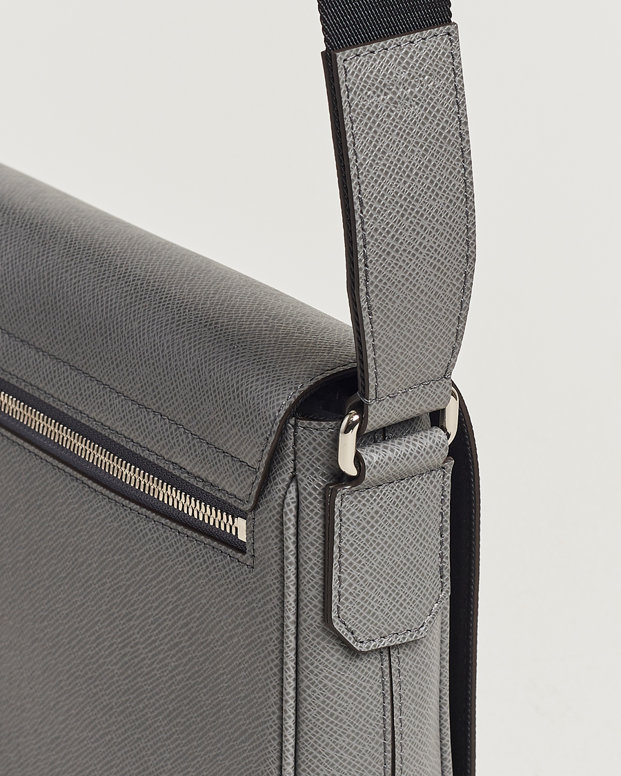 Herre | Pre-Owned & Vintage Bags | Louis Vuitton Pre-Owned | District PM Taiga Messenger Grey
