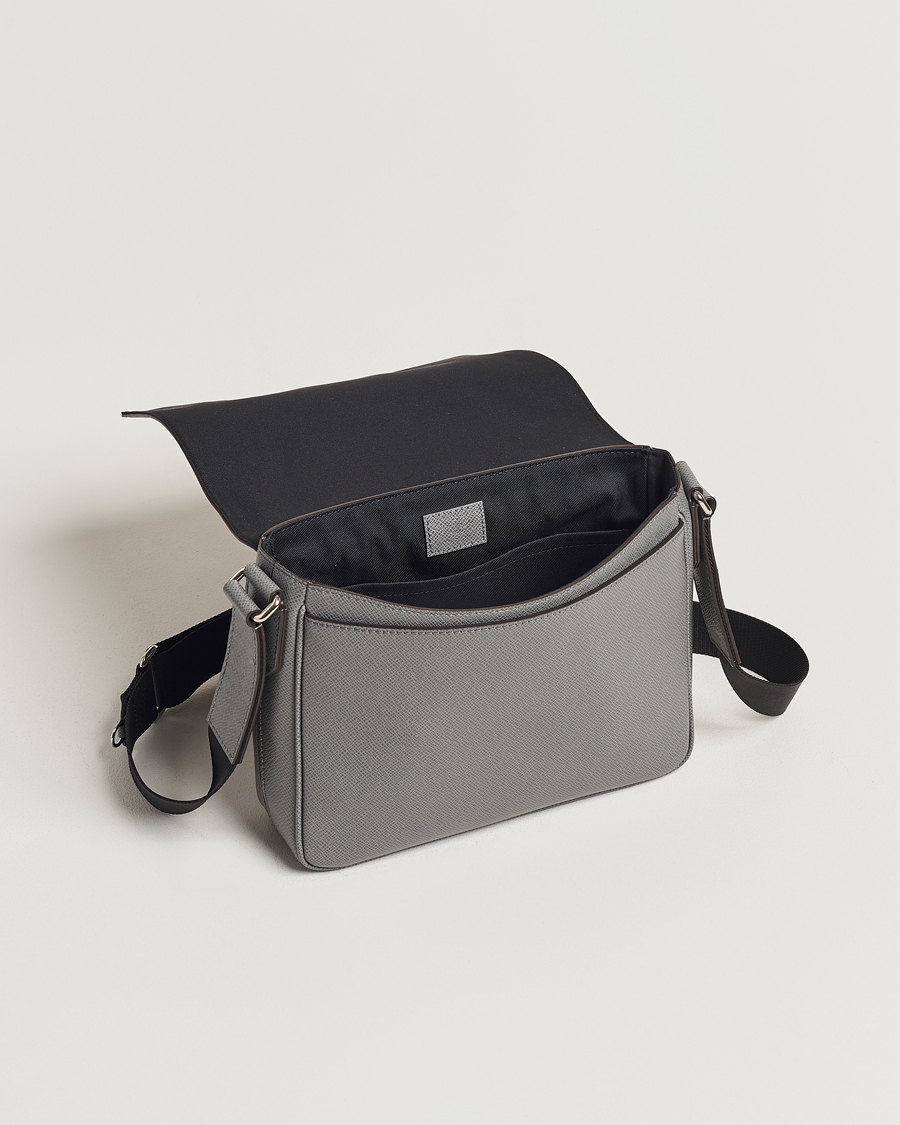 Herre | Pre-Owned & Vintage Bags | Louis Vuitton Pre-Owned | District PM Taiga Messenger Grey