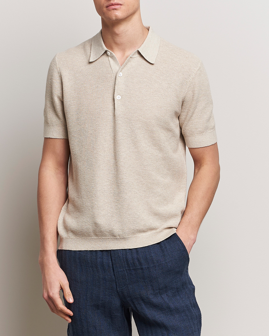 Herre | Kortermet piké | A Day's March | Rosehall Popcorn Stitch Polo Sand