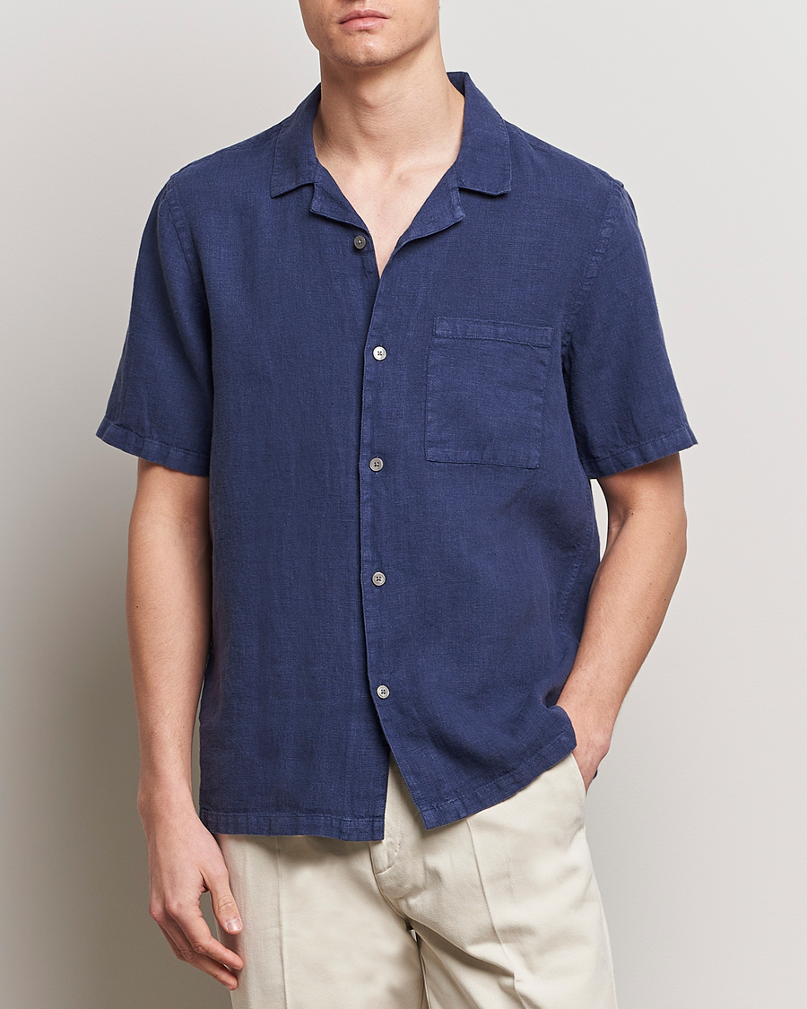 Herr | Nya produktbilder | A Day\'s March | Yamu Short Sleeve Linen Shirt Brewers Blue