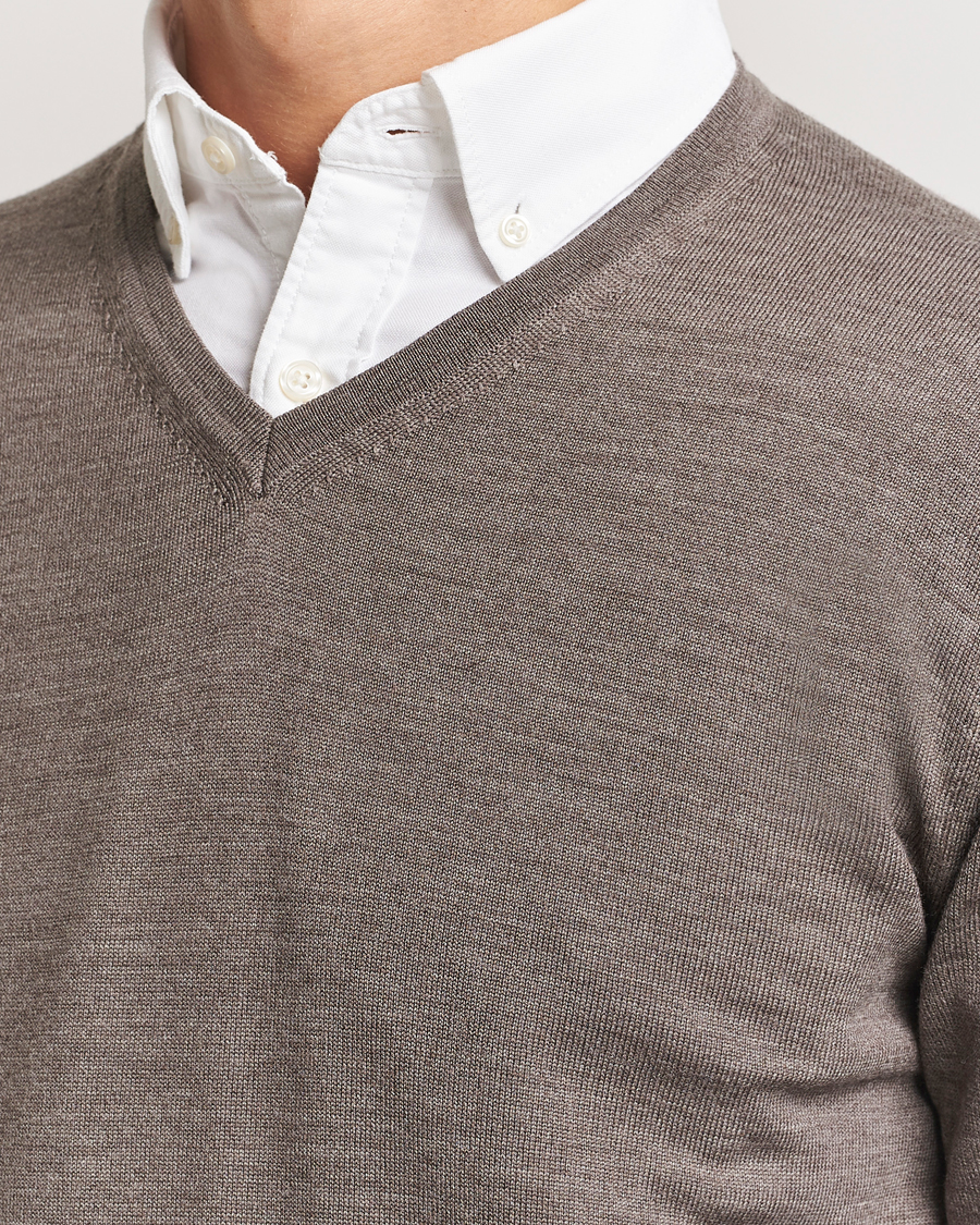 Herre | Gensere | Charles Tyrwhitt | Pure Merino V-Neck Jumper Mocha
