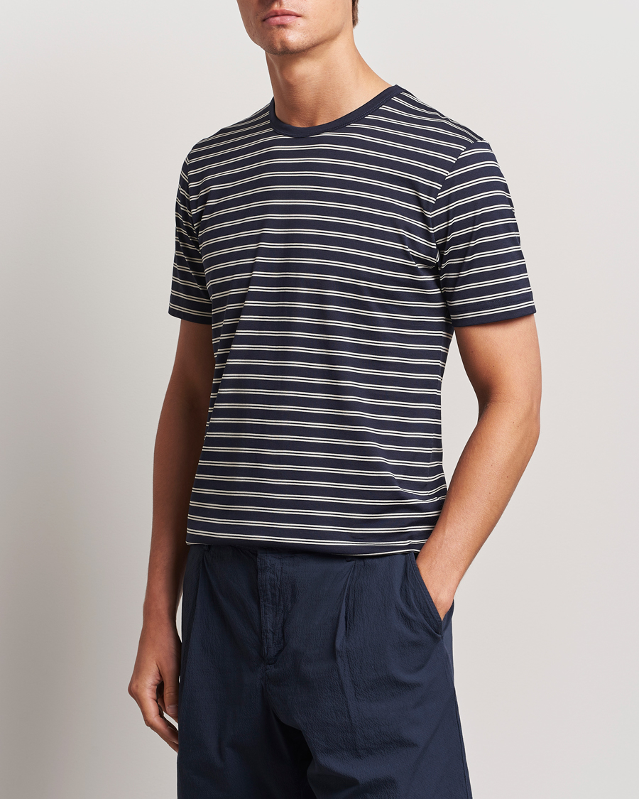 Herre | T-Shirts | Sunspel | Striped Crew Neck Cotton Tee Navy/Ecru