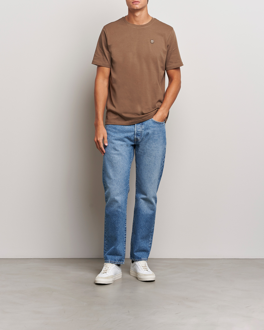 Herre | T-Shirts | KnowledgeCotton Apparel | Loake Badge T-Shirt Brown