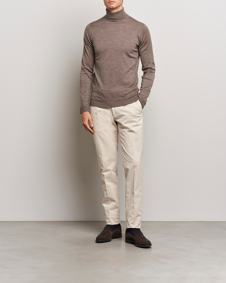 Herre | Gensere | John Smedley | Cherwell Extra Fine Merino Rollneck Mushroom Brown