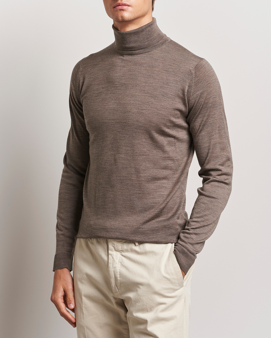 Herre | Klær | John Smedley | Cherwell Extra Fine Merino Rollneck Mushroom Brown