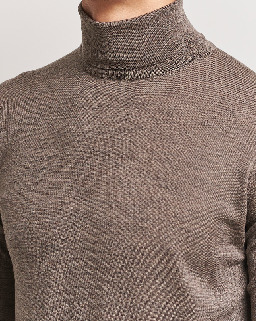 Herre | Gensere | John Smedley | Cherwell Extra Fine Merino Rollneck Mushroom Brown