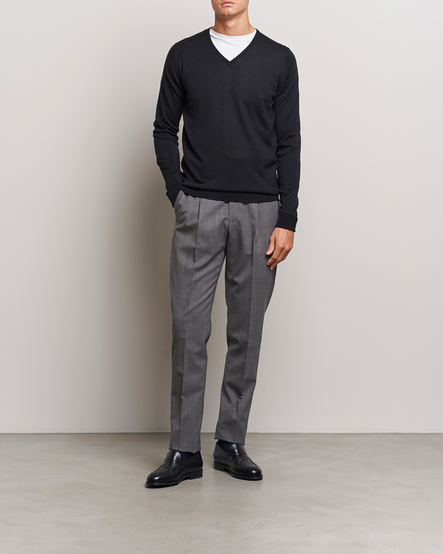 Herre | Gensere | John Smedley | Bobby Extra Fine Merino V-Neck Pullover Black