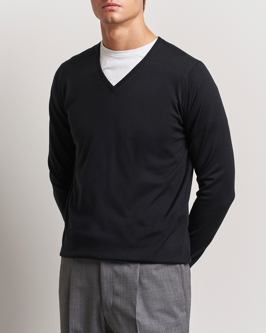 Herre | Gensere | John Smedley | Bobby Extra Fine Merino V-Neck Pullover Black