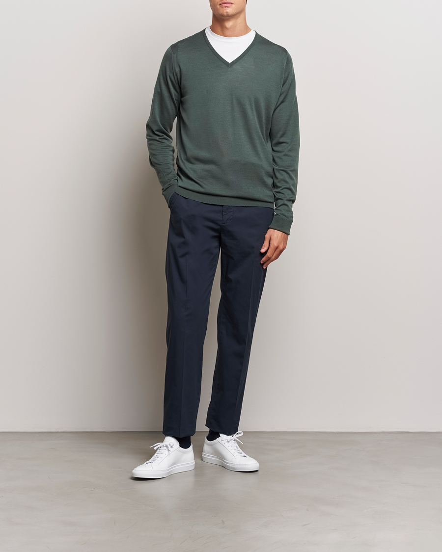 Herre | Gensere | John Smedley | Bobby Extra Fine Merino V-Neck Pullover Dark Green