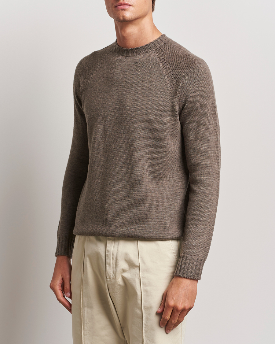 Herre | Klær | John Smedley | Denver Extra Fine Merino Crew Neck Mushroom Brown