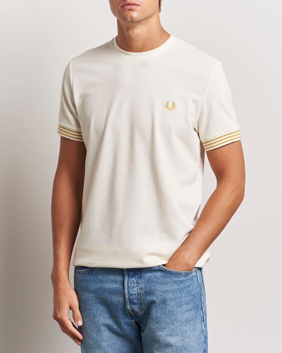 Herre | T-Shirts | Fred Perry | Striped Cuff Crew Neck T-Shirt Ecru