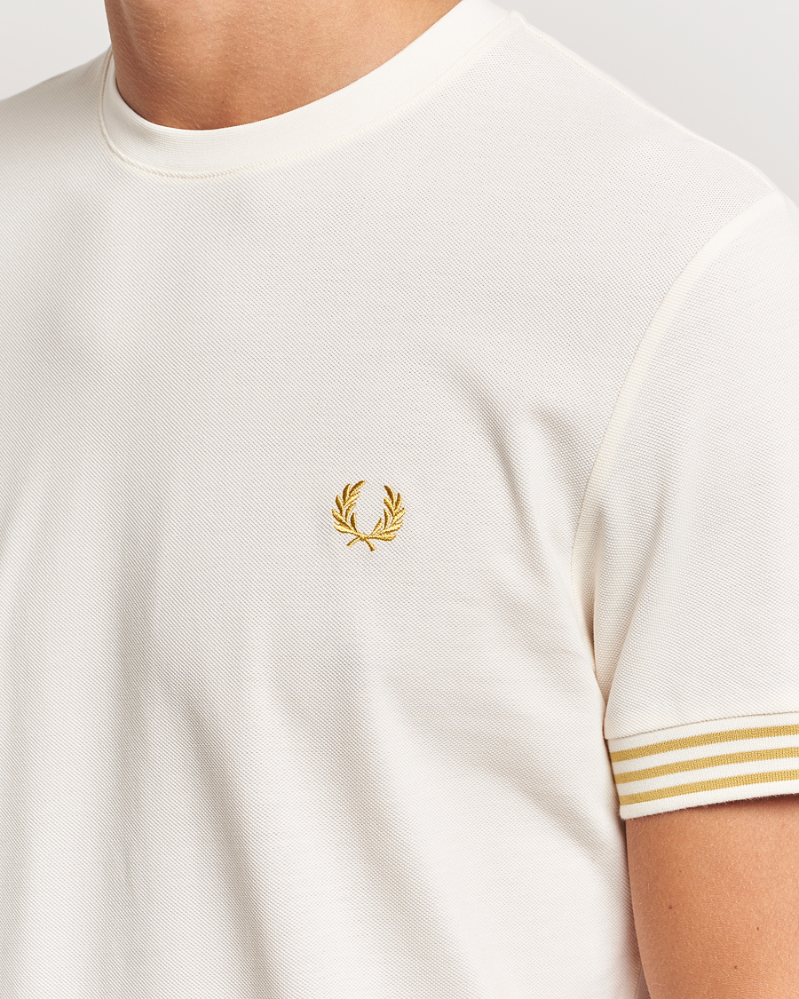 Herre | T-Shirts | Fred Perry | Striped Cuff Crew Neck T-Shirt Ecru