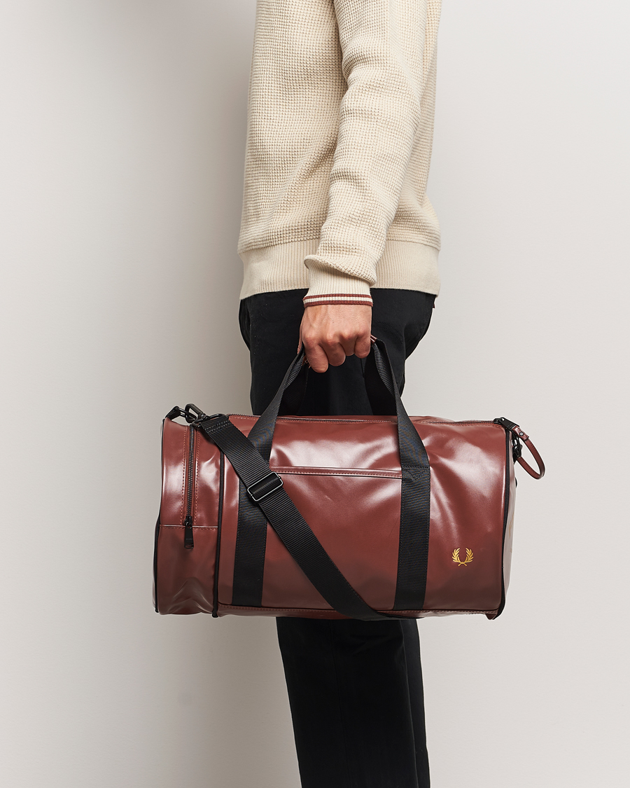 Herre | Fred Perry Tonal Classic Barrel Bag Whiskey Brown | Fred Perry | Tonal Classic Barrel Bag Whiskey Brown