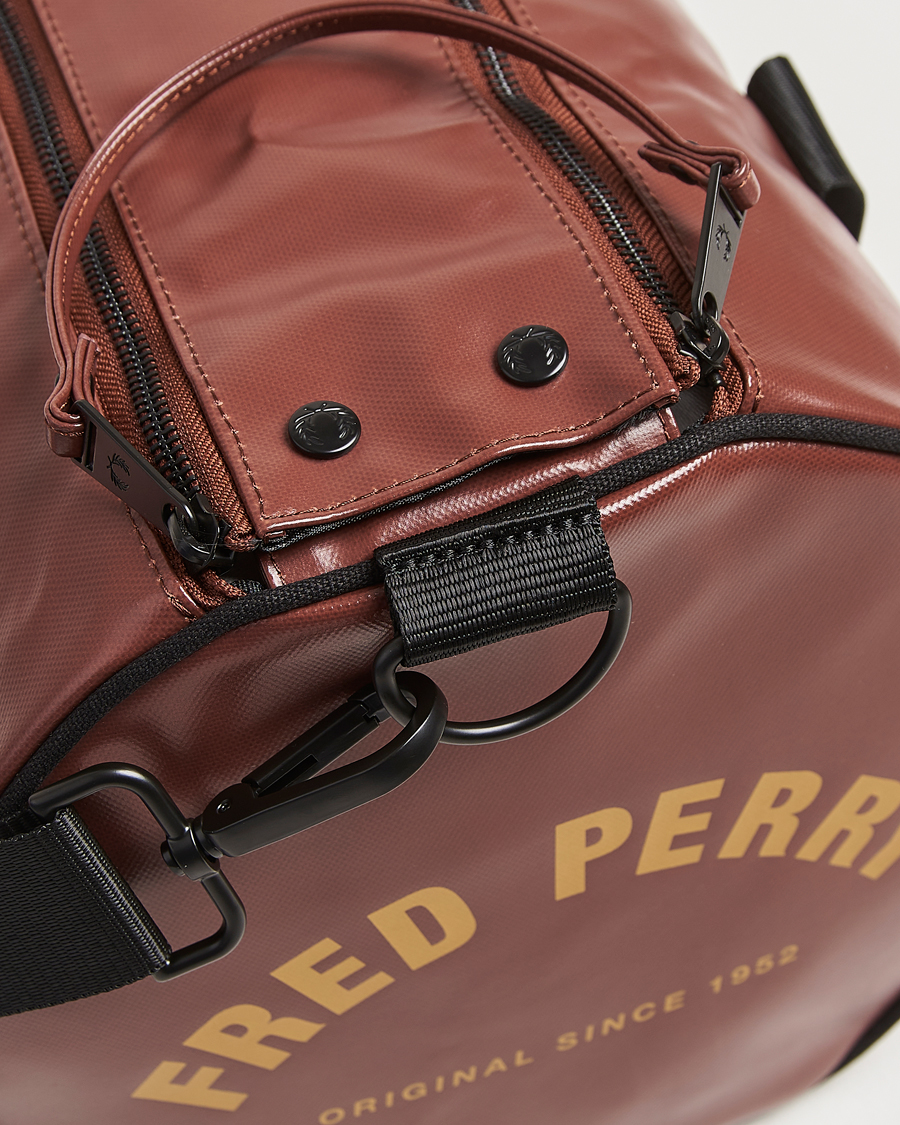 Herre | Fred Perry Tonal Classic Barrel Bag Whiskey Brown | Fred Perry | Tonal Classic Barrel Bag Whiskey Brown