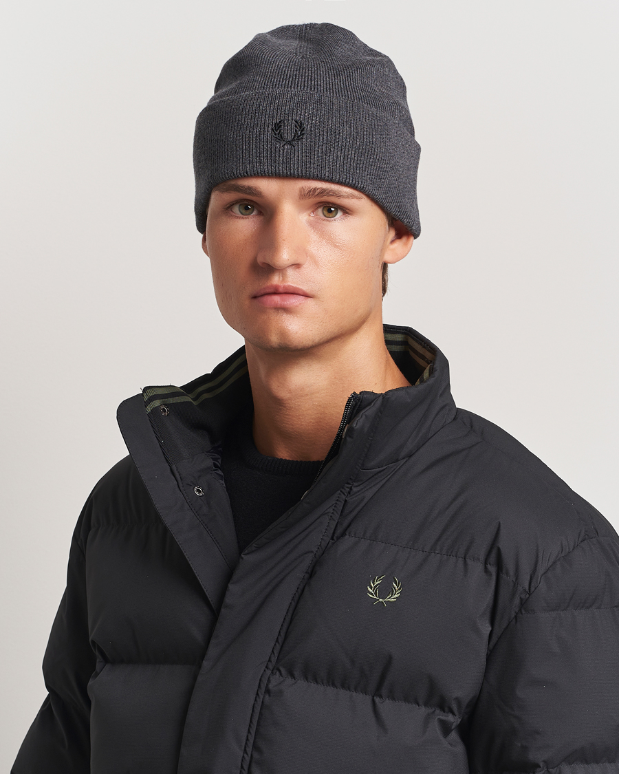 Herre | Fred Perry Merino Wool Beanie Dark Grey Marl | Fred Perry | Merino Wool Beanie Dark Grey Marl