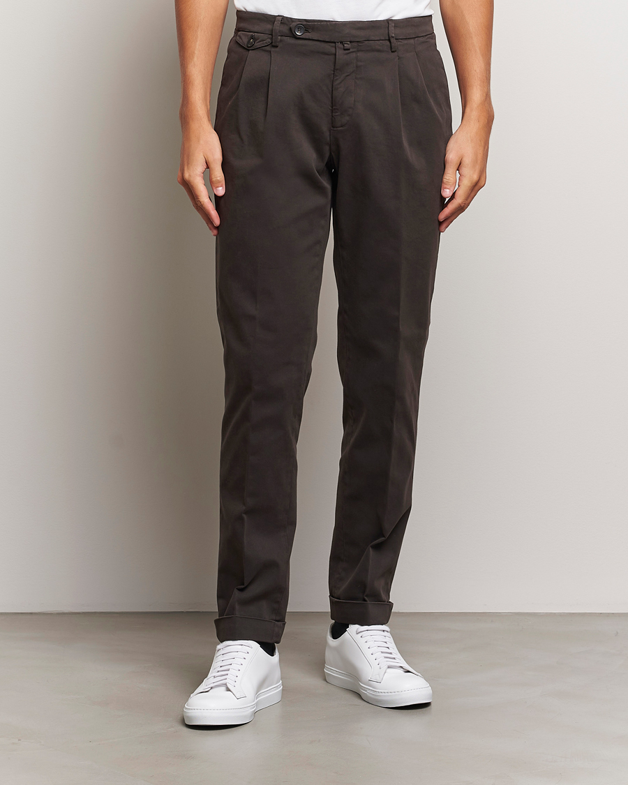 Herre | Bukser | Briglia 1949 | Easy Fit Pleated Cotton Stretch Chino Dark Brown