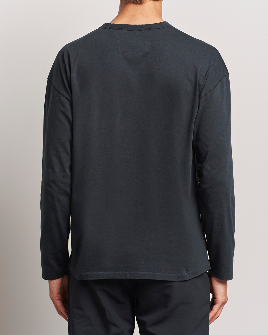 Herre | T-Shirts | C.P. Company | Box Fit Tonal Logo Long Sleeve T-shirt Washed Black