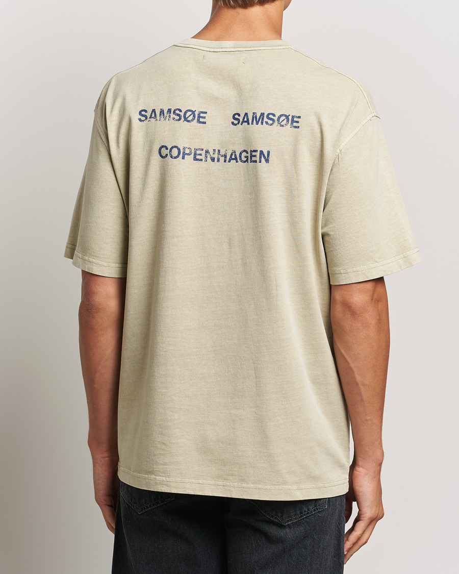 Herre | T-Shirts | Samsøe Samsøe | Poetry Printed T-Shirt Abbey Stone Balance